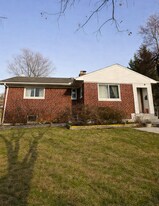 2012 Henry Rd in Rockville, MD - Building Photo