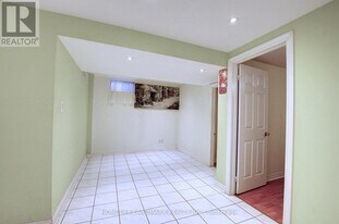 10 Whistler Ct in Markham, ON - Building Photo