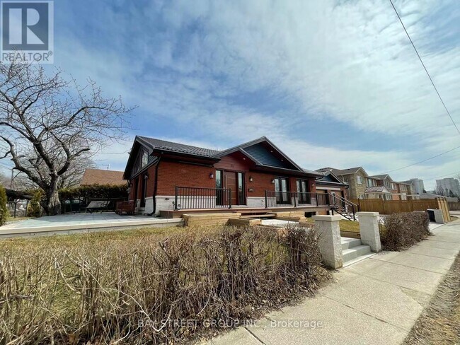 65 Windsor Rd in Toronto, ON - Building Photo - Building Photo