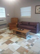 745 Parlange Dr in Baton Rouge, LA - Foto de edificio - Building Photo