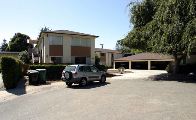 Linfield Manor in Menlo Park, CA - Foto de edificio - Building Photo