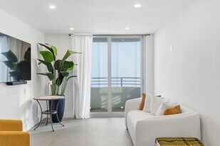 5555 Collins Ave in Miami, FL - Building Photo