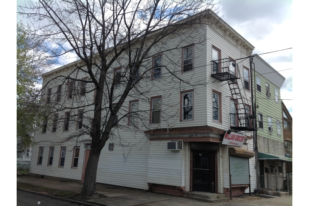 110 William Ave in Jersey City, NJ - Building Photo