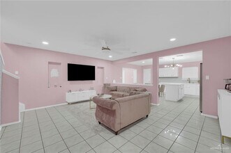 32 Robin Ave in McAllen, TX - Building Photo - Building Photo