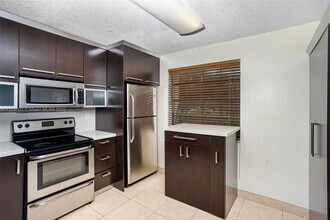 3553 Magellan Cir-Unit -311 in Aventura, FL - Building Photo - Building Photo