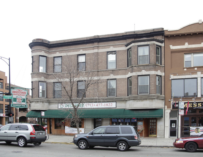 1351 W Addison St in Chicago, IL - Foto de edificio - Building Photo