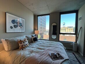 1020 W Madison St, Unit 916 in Chicago, IL - Building Photo - Building Photo
