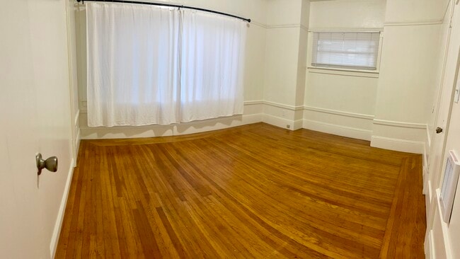 564 53rd St, Unit 564