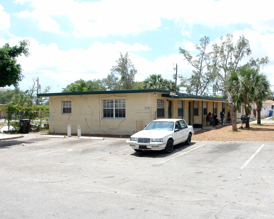 1220-1224 NW 3rd St in Fort Lauderdale, FL - Building Photo