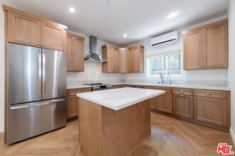 5220 1/2 Goodland Ave in Los Angeles, CA - Building Photo - Building Photo