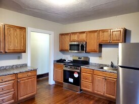 340 Highland St, Unit 338 2nd in Worcester, MA - Building Photo