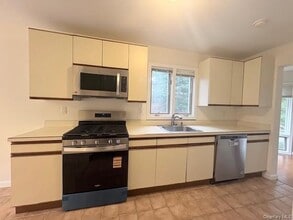 1 Spring Pond Dr in Ossining, NY - Building Photo - Building Photo