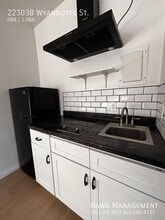 22303 Wyandotte St in Los Angeles, CA - Building Photo - Building Photo