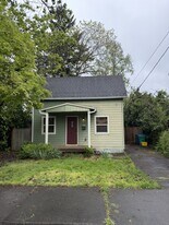 6102 SW 85th Ave in Portland, OR - Building Photo