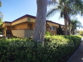 1661 Bayview Heights Dr in San Diego, CA - Building Photo