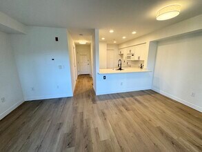 2530 15th Ave W, Unit 308 in Seattle, WA - Building Photo - Building Photo