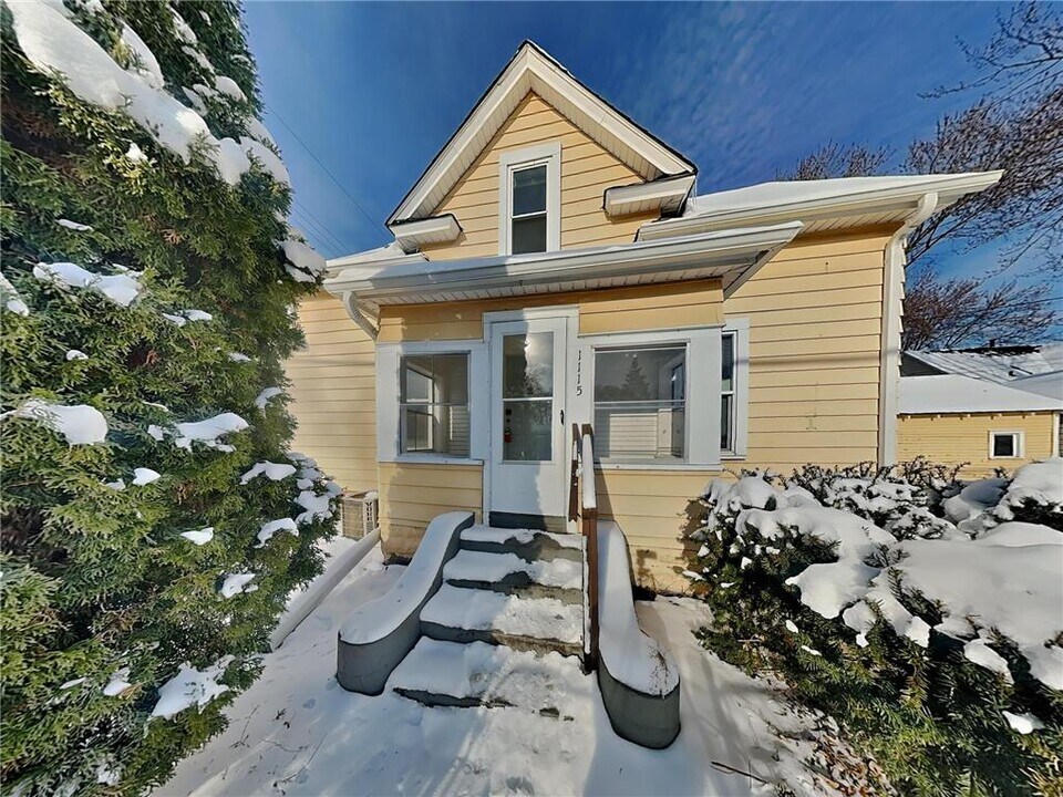 1115 19th Ave NE in Minneapolis, MN - Building Photo
