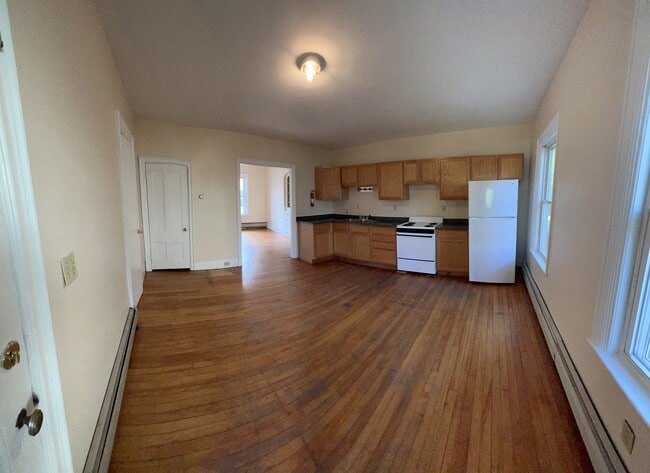 21 Loomis St, Unit 1 in Burlington, VT - Foto de edificio - Building Photo