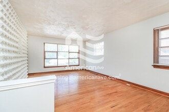 4422 June Ave in St. Louis, MO - Foto de edificio - Building Photo