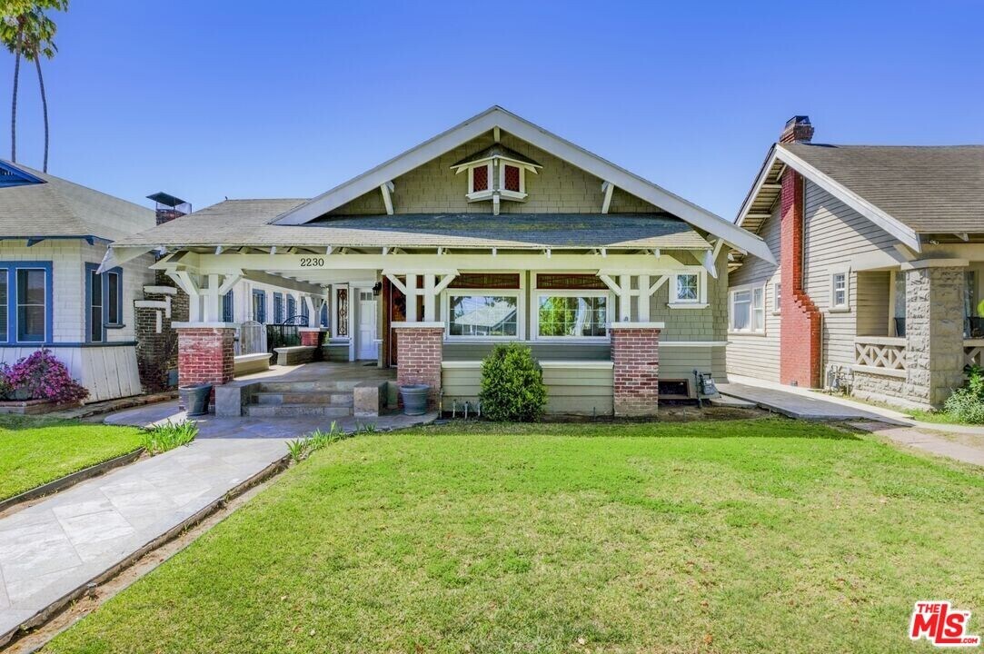 2230 W 30th St in Los Angeles, CA - Building Photo