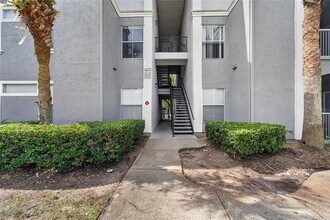 5611 Legacy Crescent Pl in Riverview, FL - Building Photo - Building Photo
