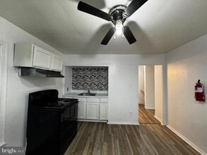 323 E Vine St in Millville, NJ - Building Photo - Building Photo