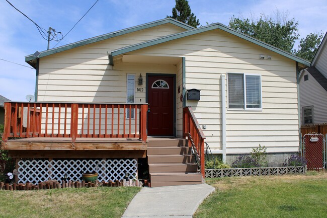 property at 1012 W Park St