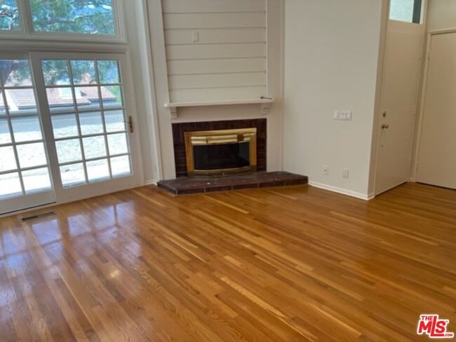 1656 Palisades Dr in Los Angeles, CA - Building Photo - Building Photo