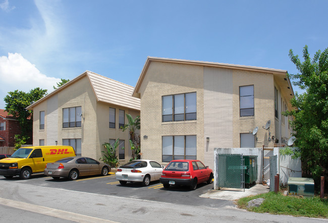 Villa Apartments in Coral Springs, FL - Building Photo - Building Photo