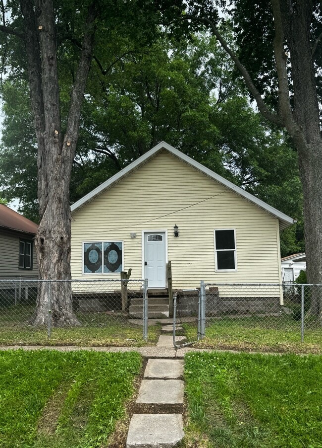 property at 1023 Hill Ave