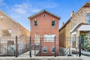 2002 W Coulter St, Unit G in Chicago, IL - Building Photo