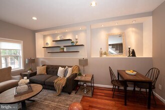 2025 Parrish St in Philadelphia, PA - Foto de edificio - Building Photo