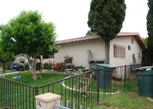 1334 N Parkside Ave in Ontario, CA - Foto de edificio - Building Photo