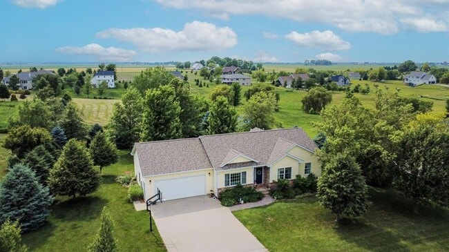 1639 Briar Ln in Pella, IA - Building Photo - Building Photo