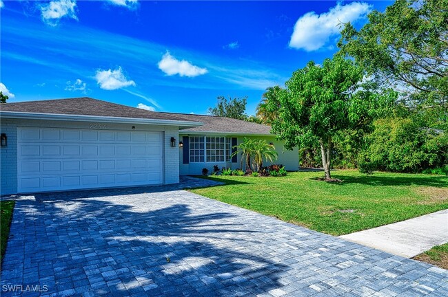 2294 Poinciana St in Naples, FL - Foto de edificio - Building Photo