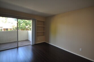 15007 Burbank Blvd in Los Angeles, CA - Building Photo - Building Photo