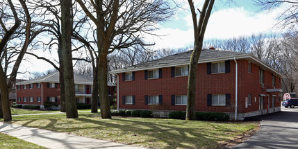 Northway Apartments in Greendale, WI - Foto de edificio - Building Photo