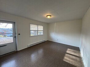 215 Nutall Dr in Mount Holly, NC - Building Photo - Building Photo