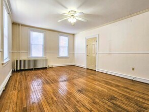 2050 State St, Unit 1 in East Petersburg, PA - Foto de edificio - Building Photo