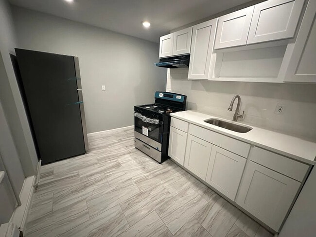 1150 Mary St, Unit 2L, Elizabeth, NJ 07201 in Elizabeth, NJ - Foto de edificio - Building Photo