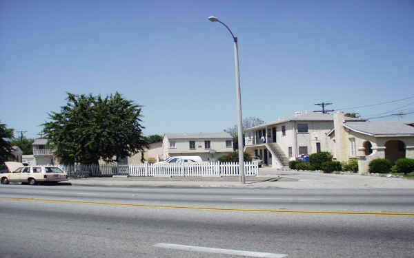 2835-2847 Mountain View Rd in El Monte, CA - Building Photo