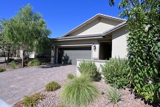 340 Cadence Vista Dr in Henderson, NV - Building Photo - Building Photo