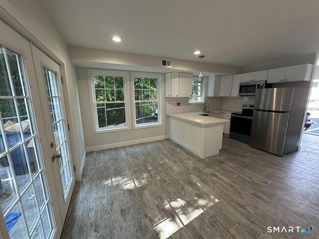 1083 Whalley Ave in New Haven, CT - Building Photo - Building Photo