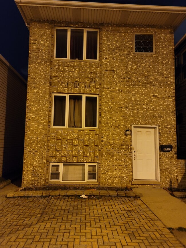 1719 S Ruble St, Unit 2 in Chicago, IL - Foto de edificio - Building Photo