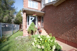 129 Vail Meadows Crescent in Bowmanville, ON - Building Photo - Building Photo