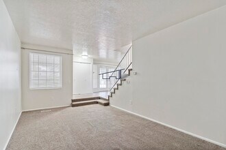 281 W Pheasantbrook Dr in Centerville, UT - Building Photo - Building Photo