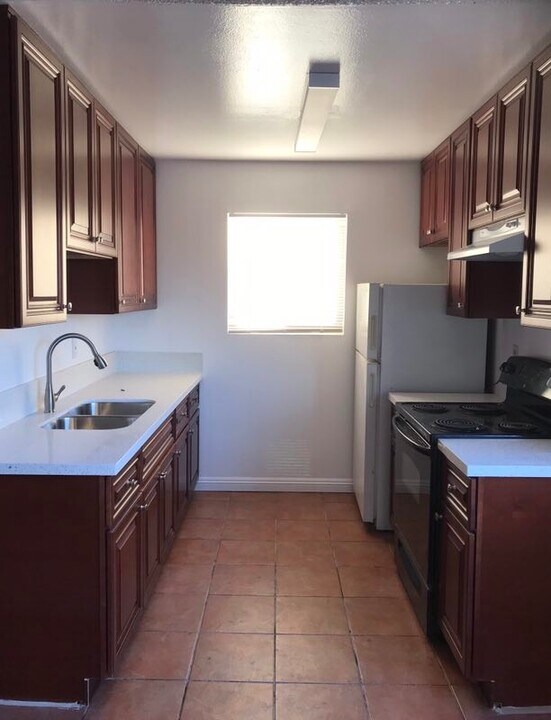 905 S Magnolia Ave in El Cajon, CA - Building Photo