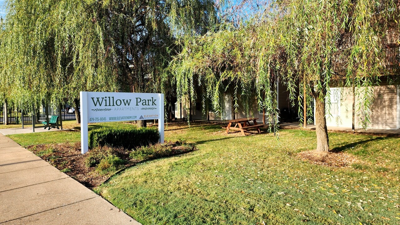 Willow Park Apartments - CALL FOR NEW SUMM... in Fayetteville, AR - Building Photo