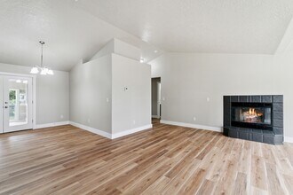 1305 W Yost Ct in Meridian, ID - Building Photo - Building Photo