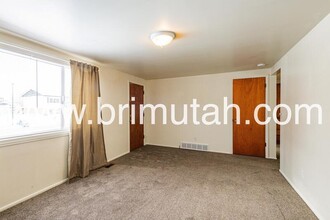 775 E Johnsonway Dr in Sandy, UT - Building Photo - Building Photo